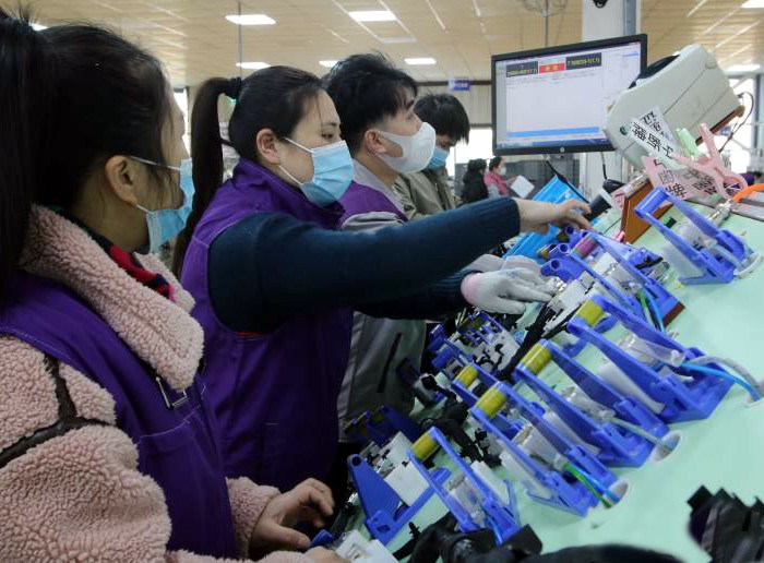 如何確保線(xiàn)束自動(dòng)化生產(chǎn)設(shè)備的安全運(yùn)行和操作人員的健康